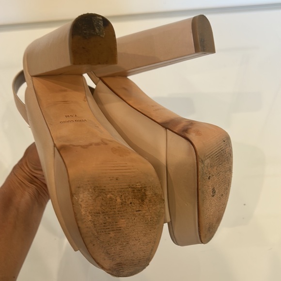 Nude BCBG Maxazaria Nude Leather Heels Size 7.5 Medium - Picture 5 of 7